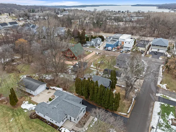 $649,900 | 132 Fontana Avenue, Fontana, WI 53125