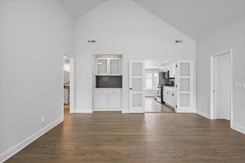 $649,900 | 132 Fontana Avenue, Fontana, WI 53125