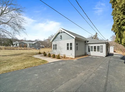 $649,900 | 132 Fontana Avenue, Fontana, WI 53125