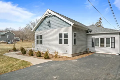 $649,900 | 132 Fontana Avenue, Fontana, WI 53125