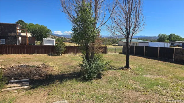 a view of a yard with a tree