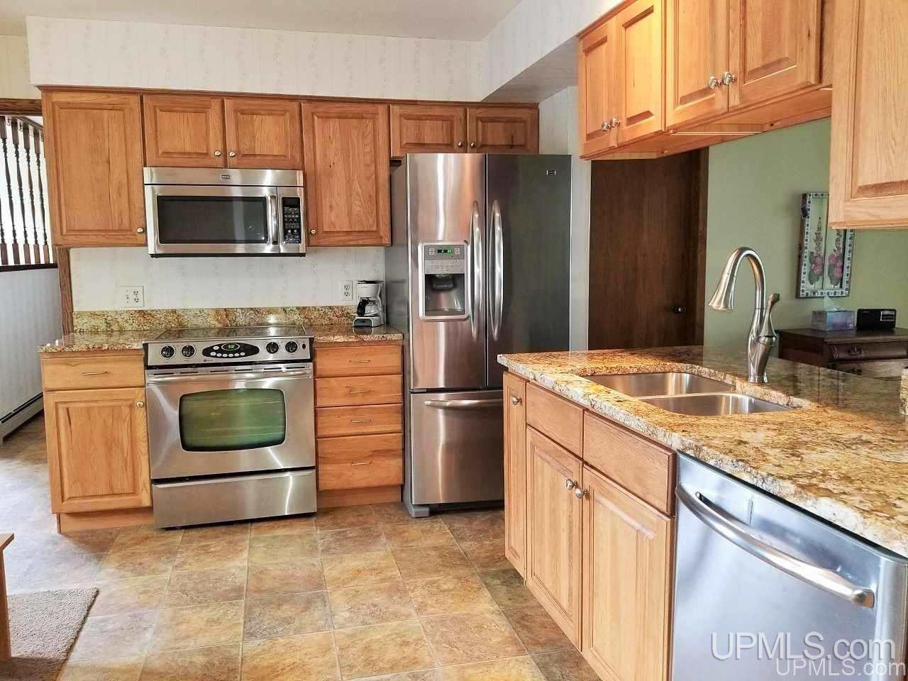 652 West Gulliver Lake Road Gulliver, MI 49840 - Photo 9 of 37 Gallery Image 9