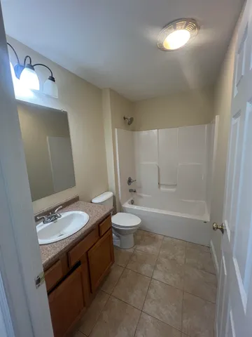 $2,700 | 9 Granite Street, Dover, NH 03820