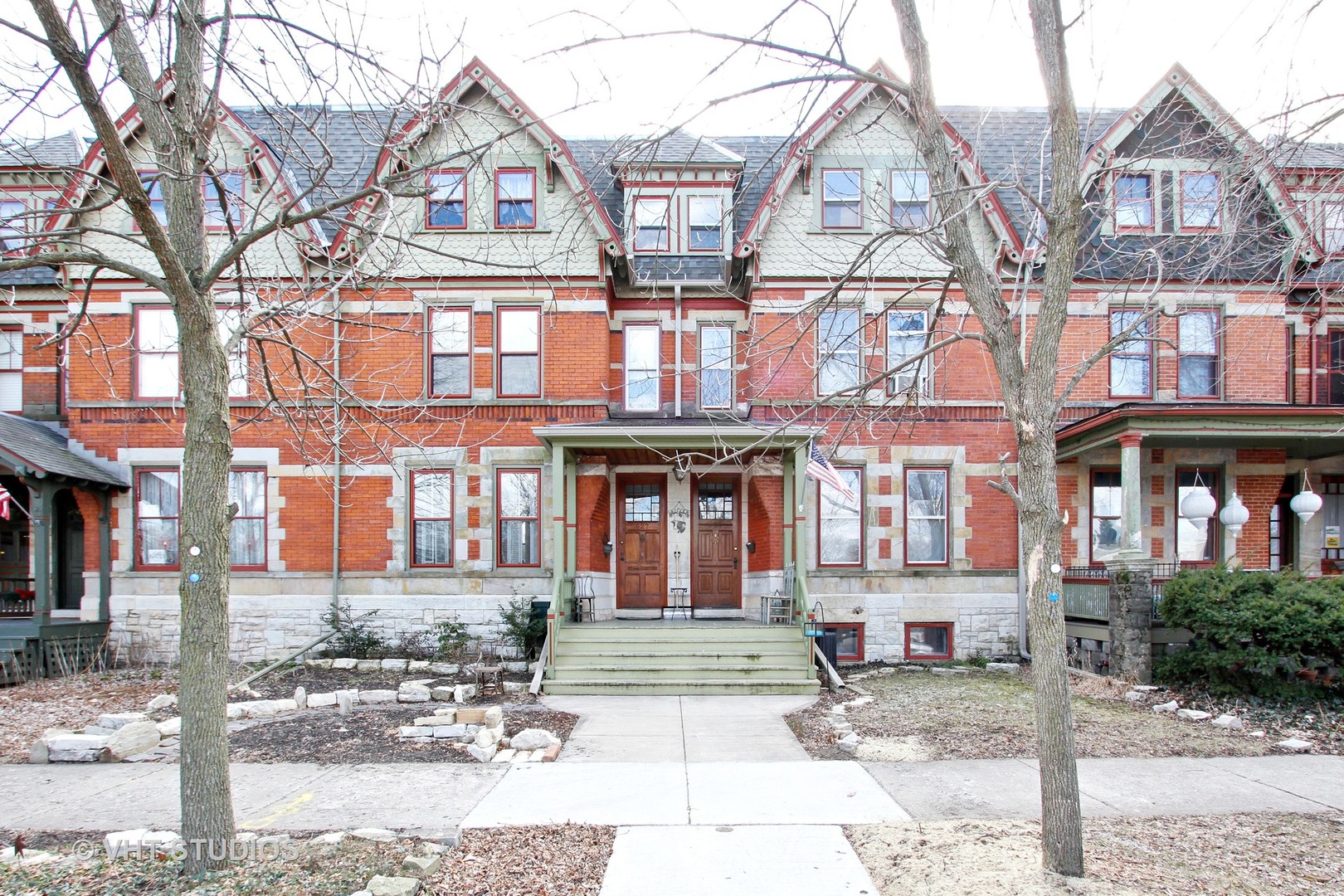 525 East 112th Street Chicago, IL 60628 - Photo 1 of 21 a front view of a residential apartment building