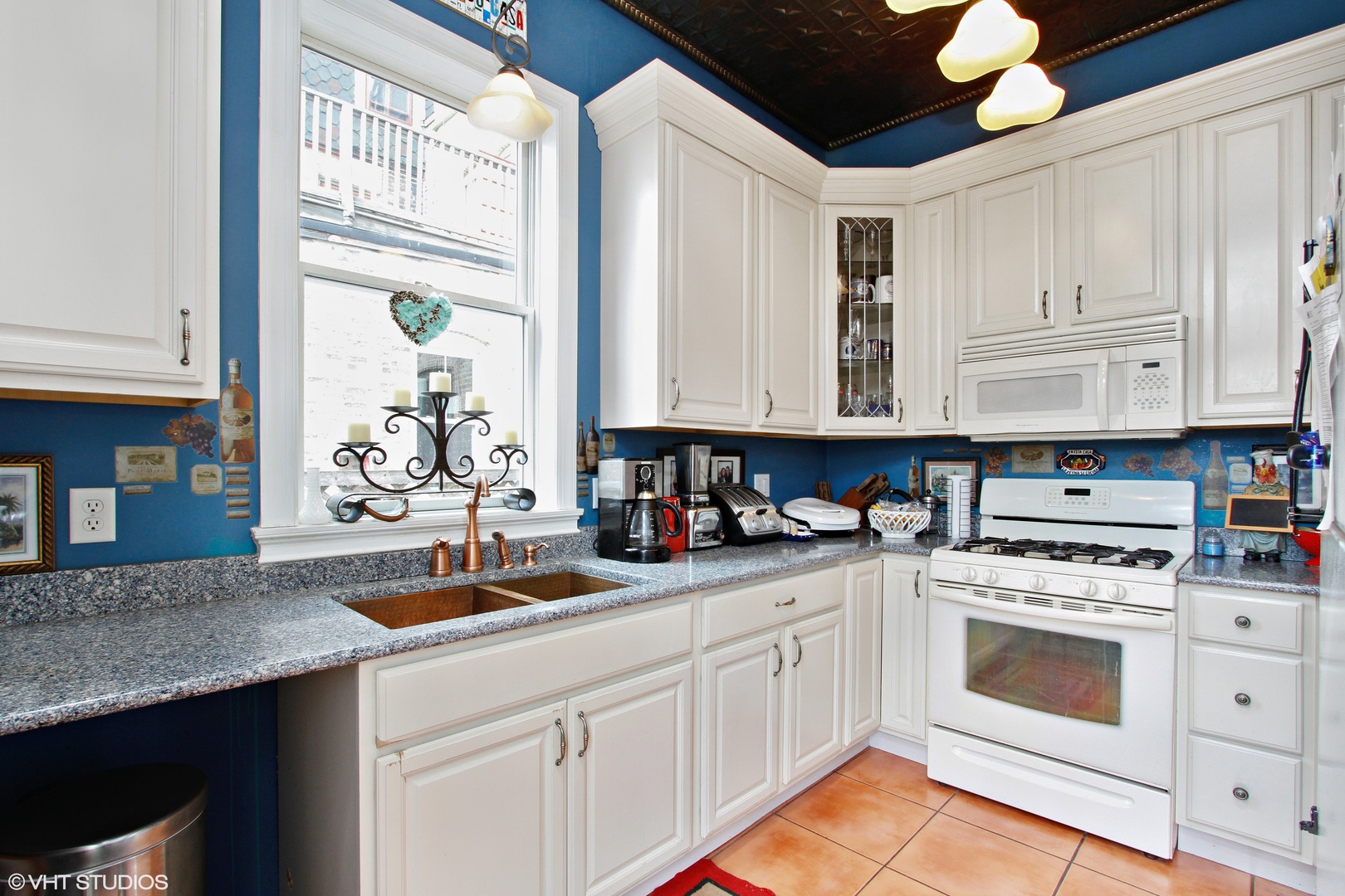 525 East 112th Street Chicago, IL 60628 - Photo 5 of 21 a kitchen with appliances cabinets and a sink