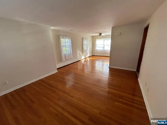 $1,995 | 1157 Goffle Road, Unit 2, Hawthorne, NJ 07506