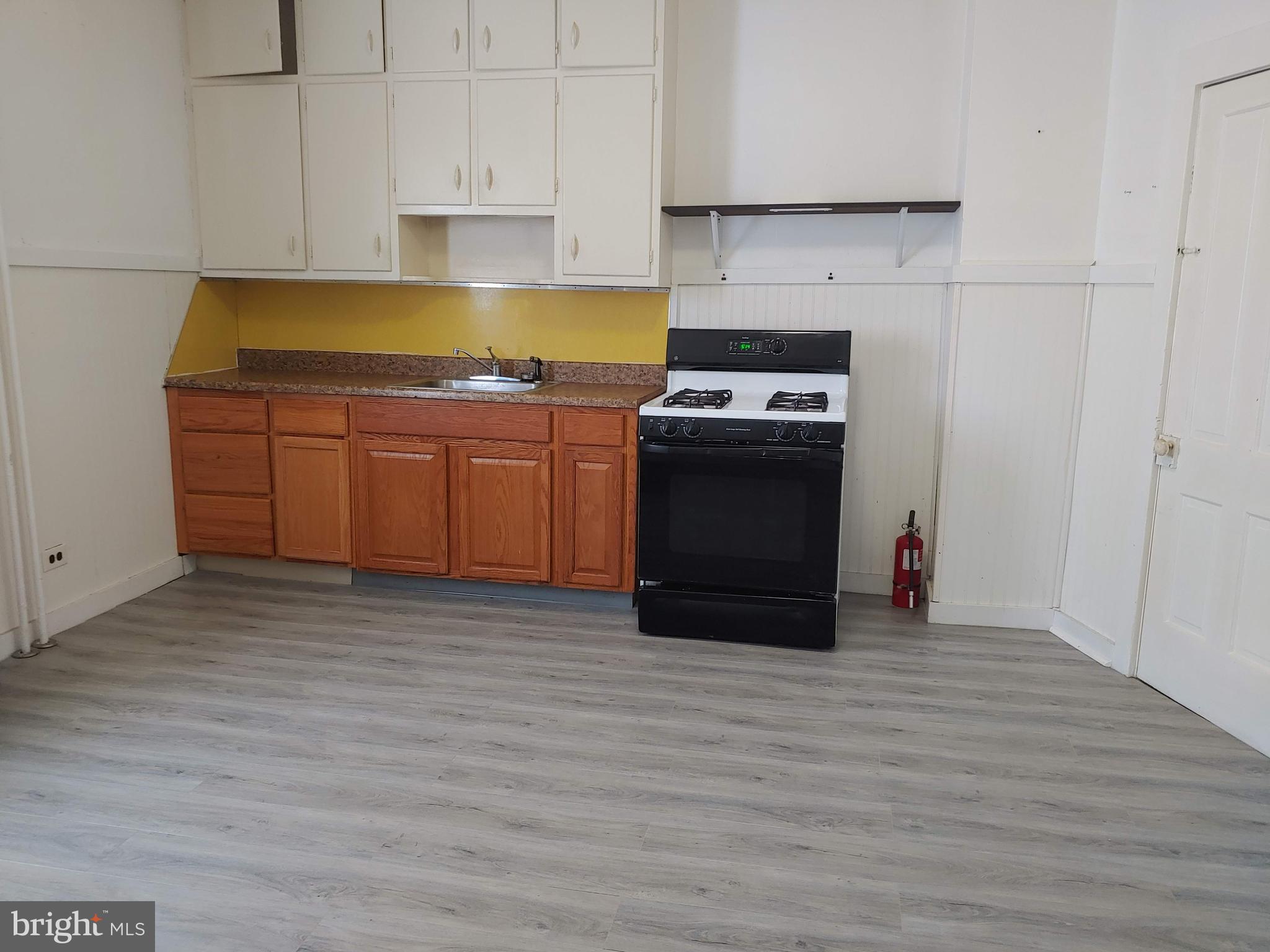 635 Klockner Road Hamilton, NJ 08619 - Photo 4 of 13 Front Unit - Kitchen