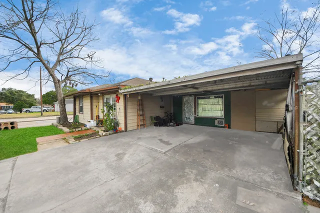 a view of a house with outdoor space and parking area