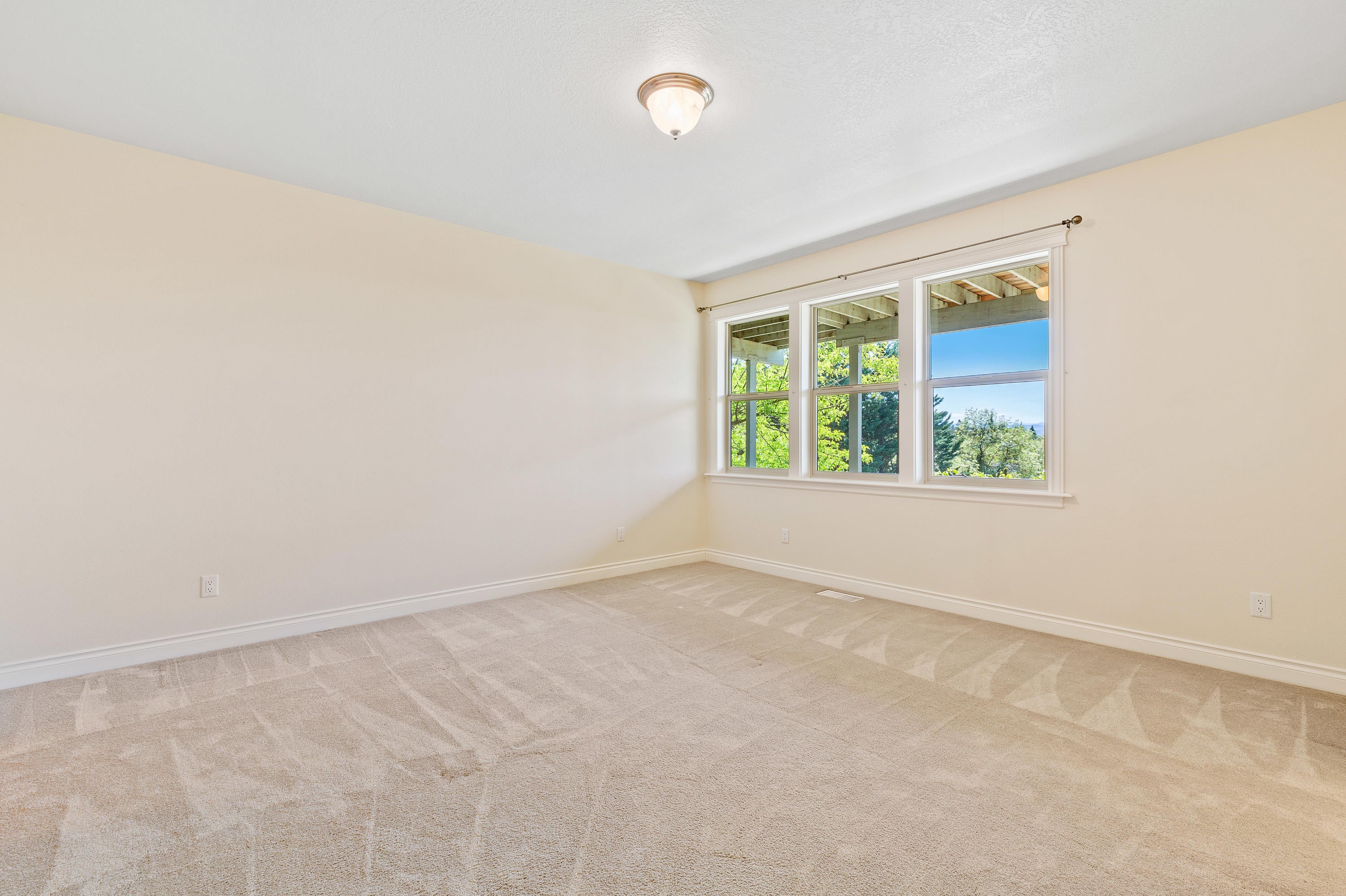 4335-4337 Murryhill Terrace Medford, OR 97504 - Photo 19 of 38 Bedroom #2