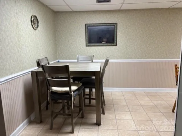 $600,000 | 1250 21st Avenue Northeast, Hickory, NC 28601