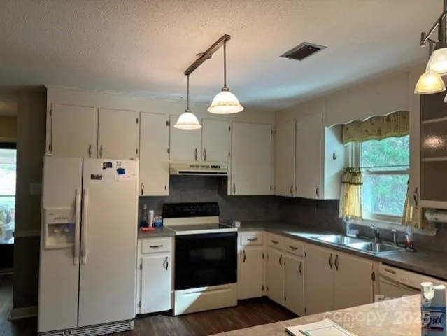 $600,000 | 1250 21st Avenue Northeast, Hickory, NC 28601