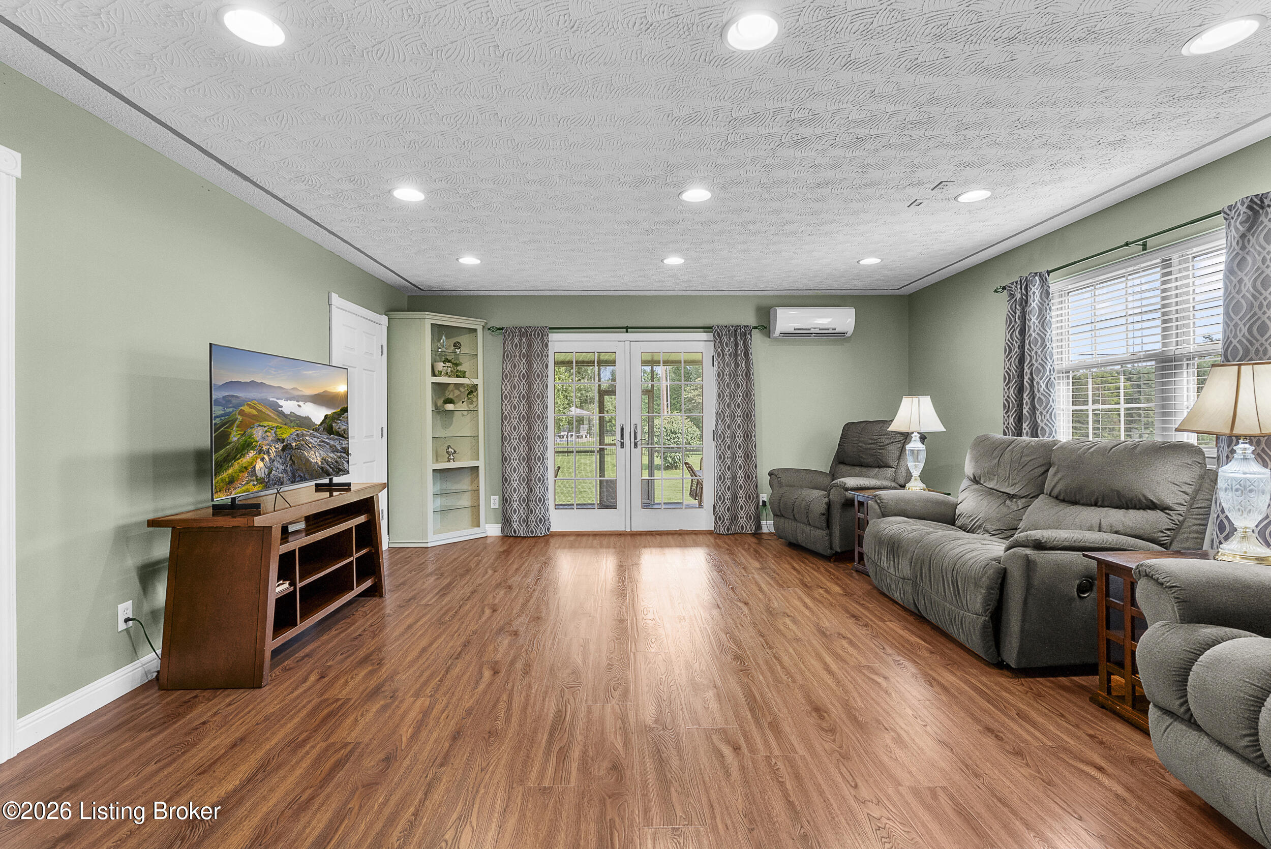 10255 Boston Road Boston, KY 40107 - Photo 38 of 73 Huge Family Room