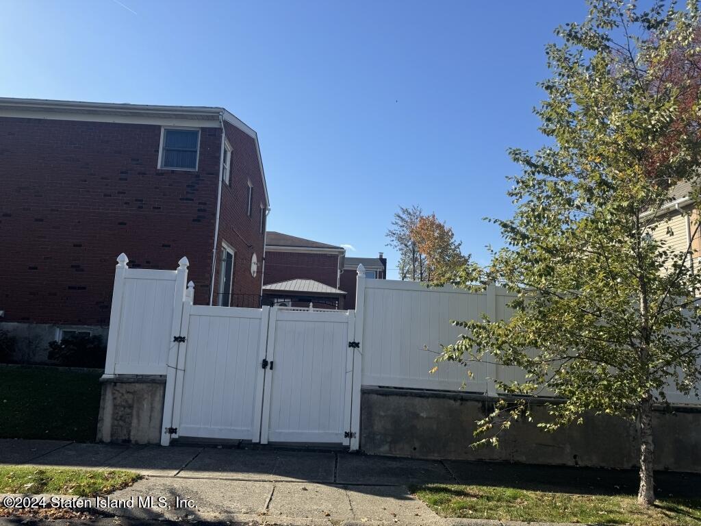 701 Woodrow Road Staten Island, NY 10312 - Photo 3 of 21 03-Photo 3