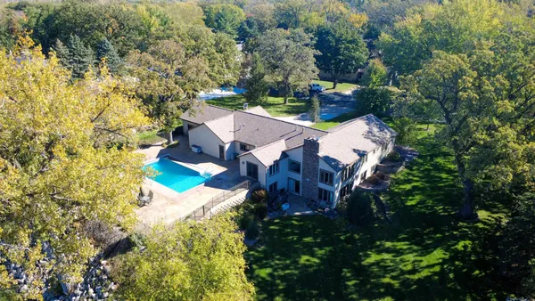 $750,000 | 660 Lakewood Dr S West, Hutchinson, MN 55350