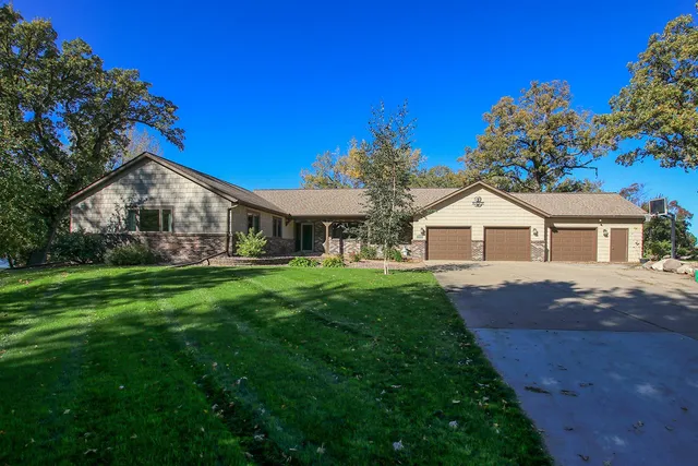 $799,000 | 660 Lakewood Dr S West, Hutchinson, MN 55350