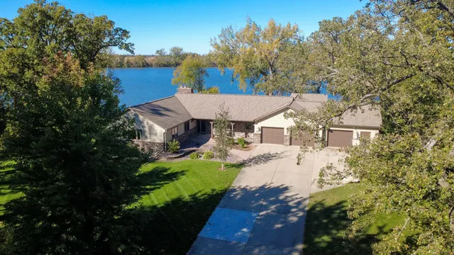 $799,000 | 660 Lakewood Dr S West, Hutchinson, MN 55350