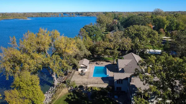$750,000 | 660 Lakewood Dr S West, Hutchinson, MN 55350