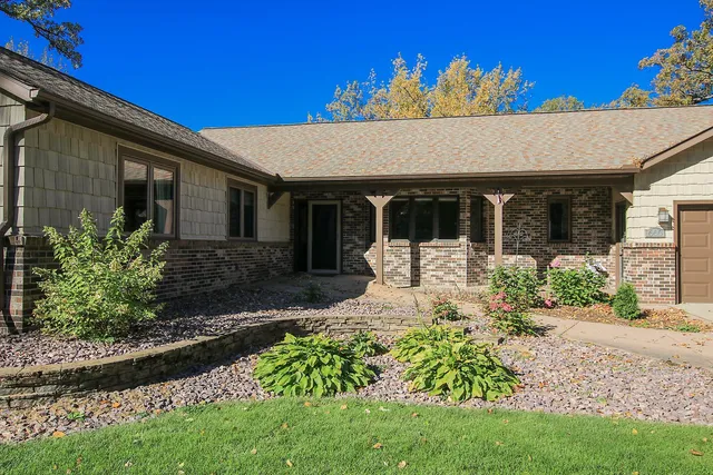 $799,000 | 660 Lakewood Dr S West, Hutchinson, MN 55350