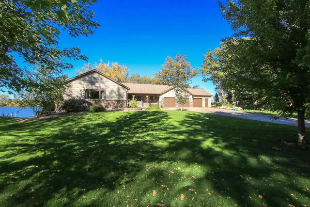 $799,000 | 660 Lakewood Dr S West, Hutchinson, MN 55350