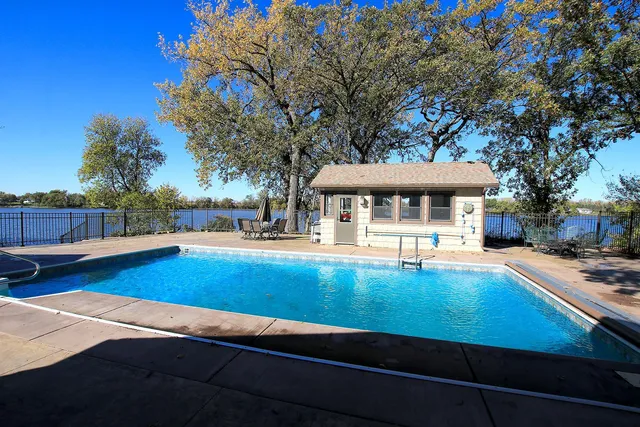 $799,000 | 660 Lakewood Dr S West, Hutchinson, MN 55350