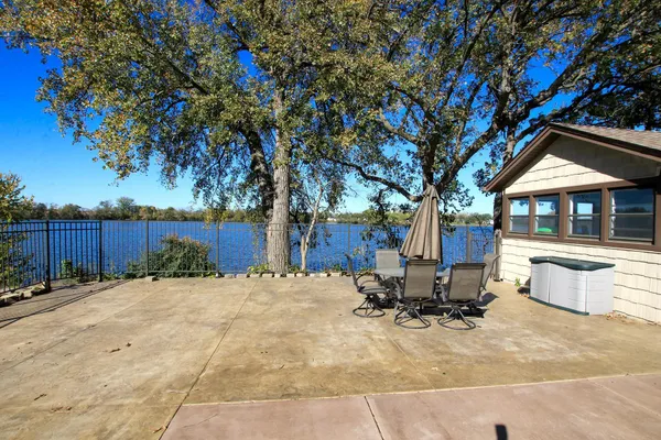 $750,000 | 660 Lakewood Dr S West, Hutchinson, MN 55350
