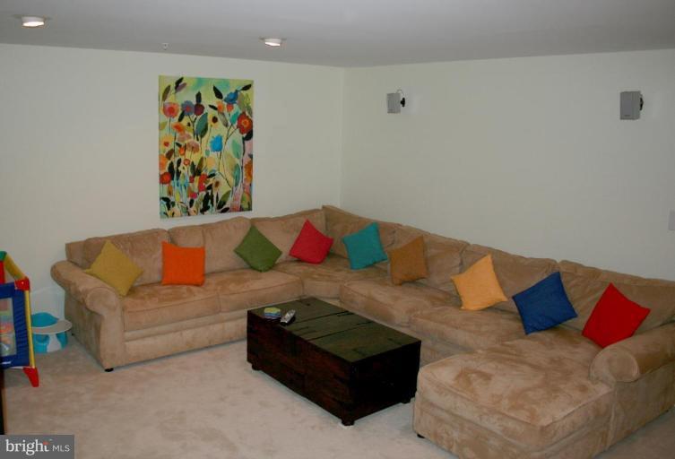 406 Little Quarry Road Gaithersburg, MD 20878 - Photo 19 of 30 Family Room