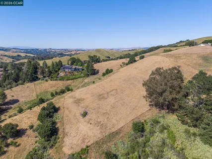 $1,100,000 | 1966 Joseph Drive, Moraga, CA 94556