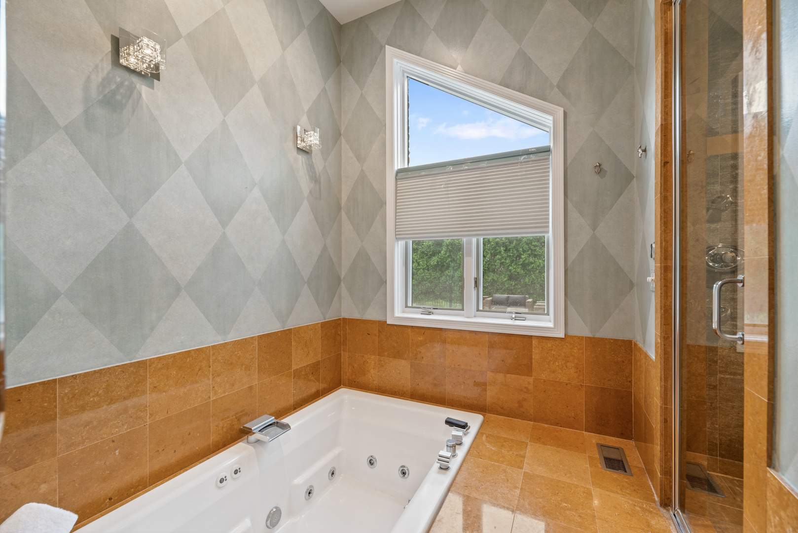 780 Bob-O-Link Road Highland Park, IL 60035 - Photo 18 of 50 a bathroom with a bathtub and shower