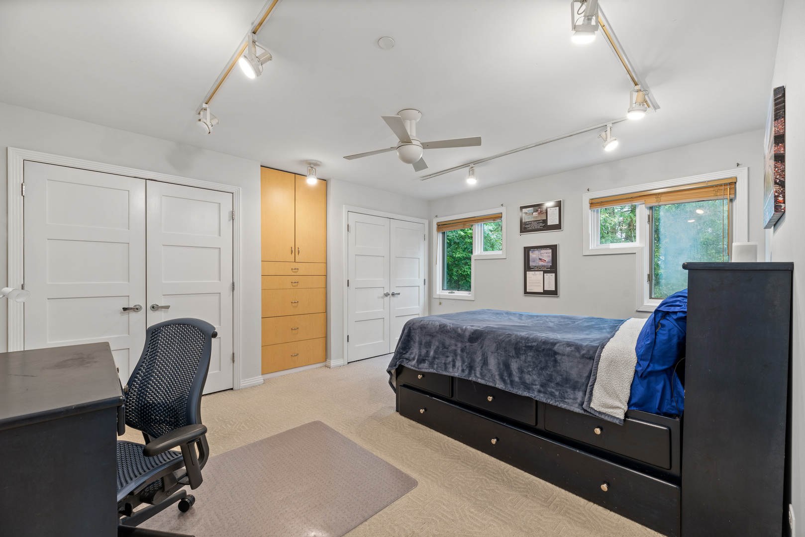 780 Bob-O-Link Road Highland Park, IL 60035 - Photo 24 of 50 a living room with a bed furniture and a window