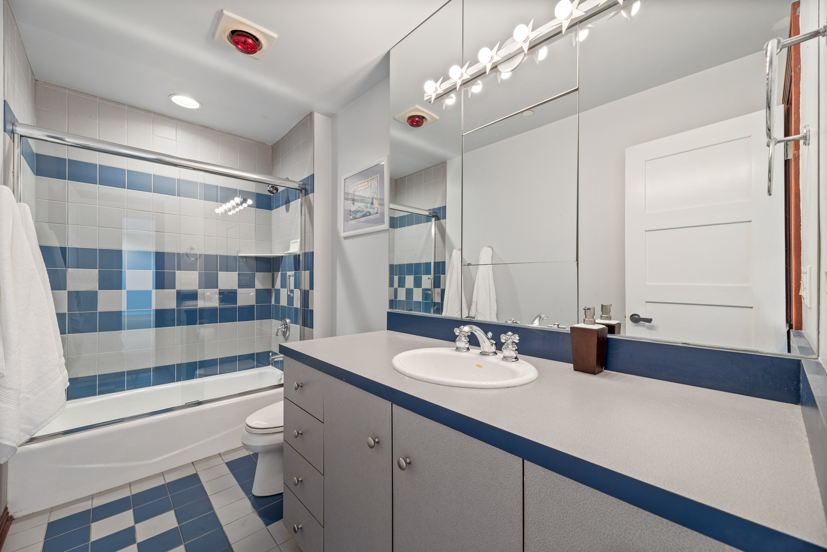 780 Bob-O-Link Road Highland Park, IL 60035 - Photo 25 of 50 a bathroom with a sink double vanity granite tub and a mirror