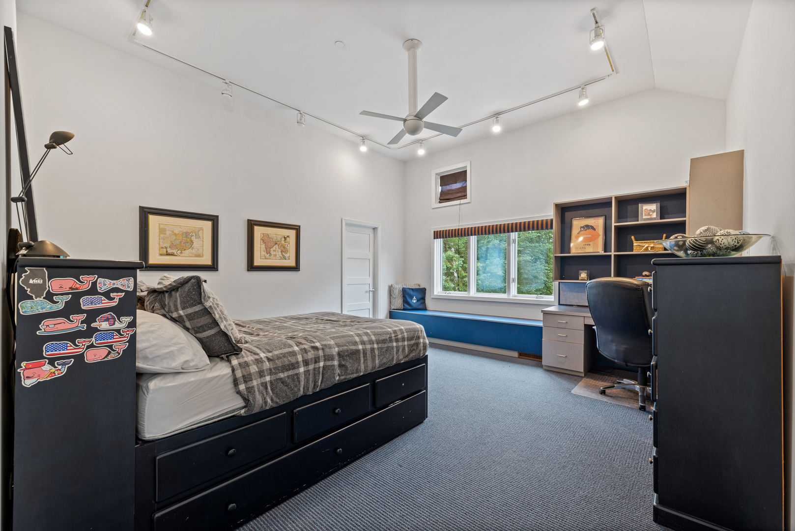 780 Bob-O-Link Road Highland Park, IL 60035 - Photo 26 of 50 a bedroom with a bed furniture and a window