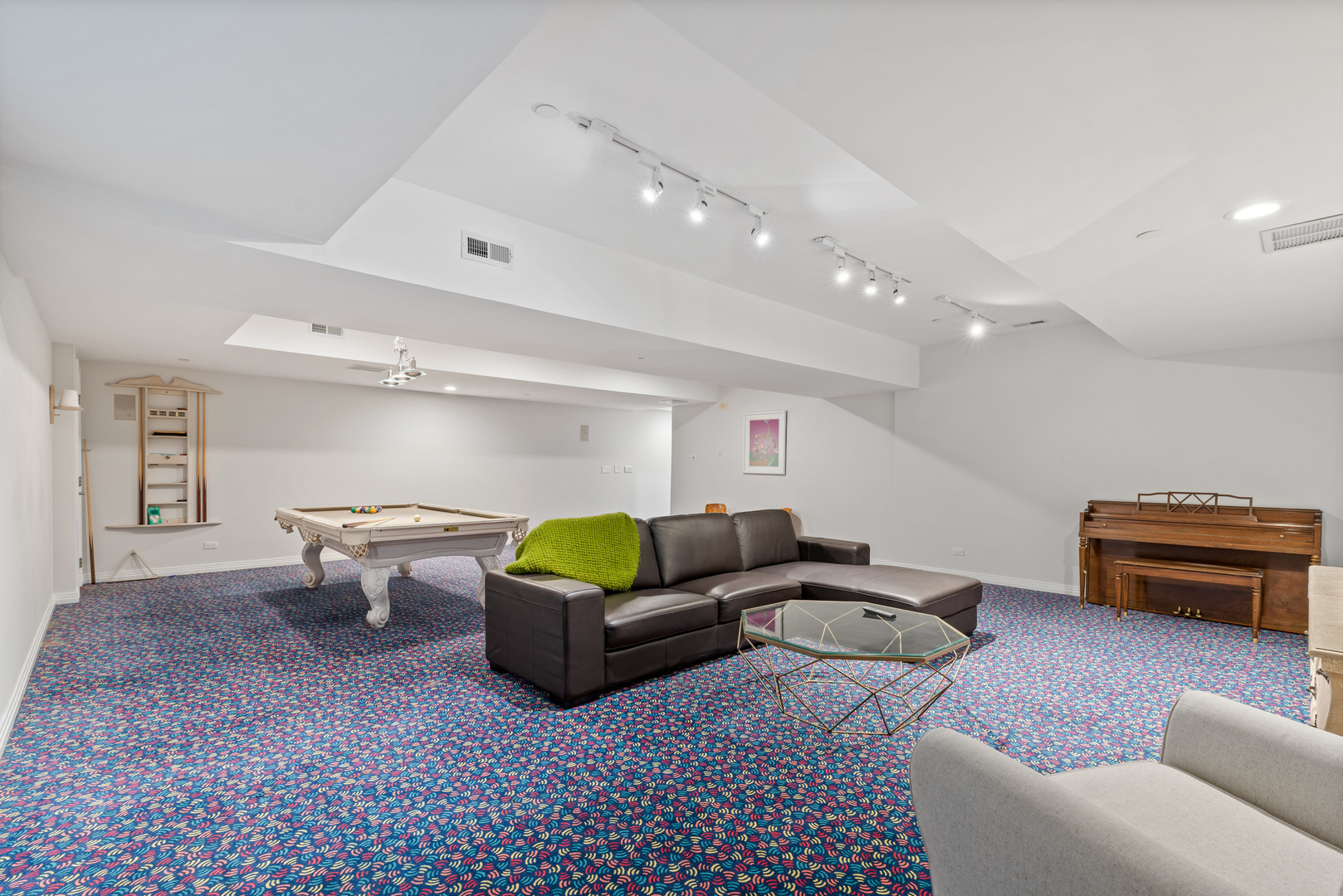 780 Bob-O-Link Road Highland Park, IL 60035 - Photo 35 of 50 a living room with furniture and a couch