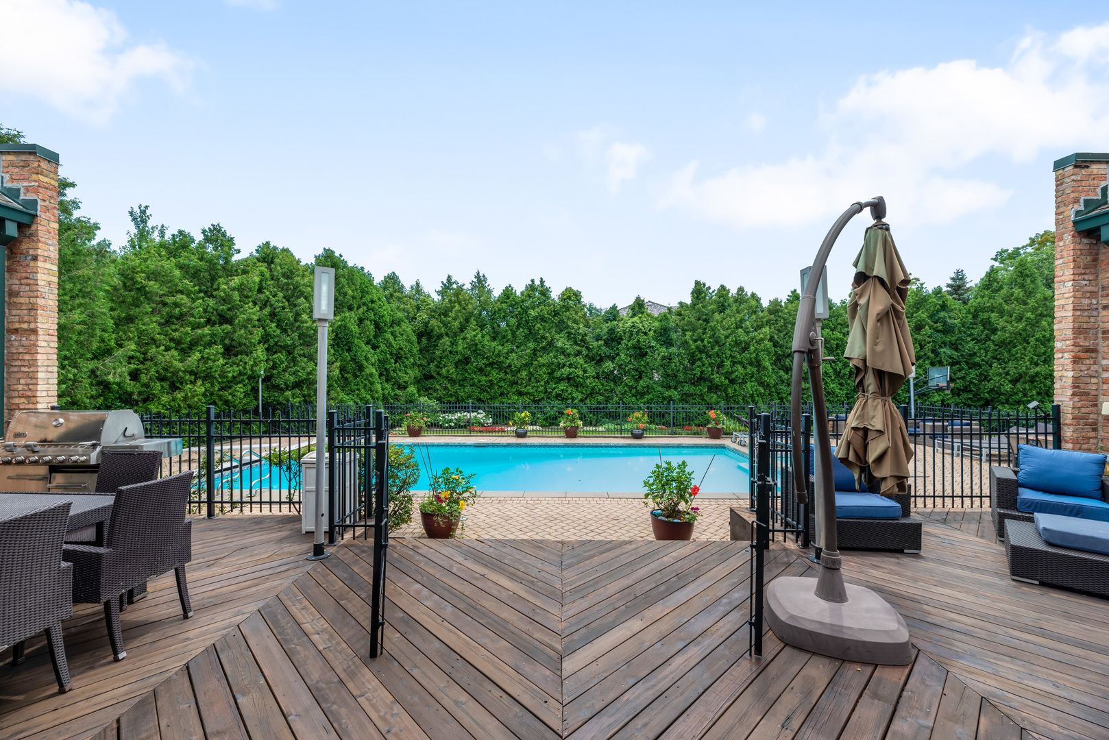 780 Bob-O-Link Road Highland Park, IL 60035 - Photo 37 of 50 a view of a patio with table and chairs with wooden floor and fence