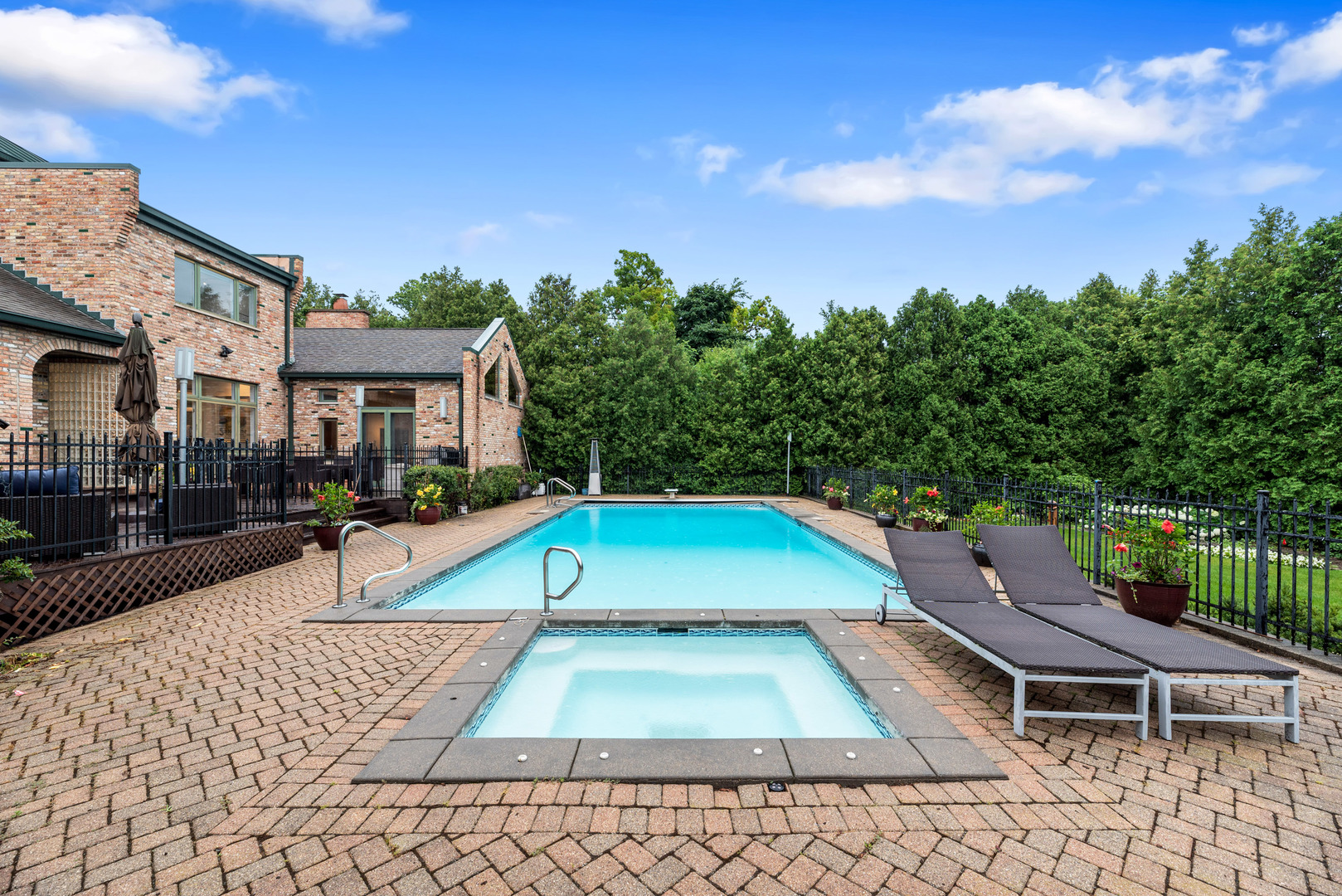 780 Bob-O-Link Road Highland Park, IL 60035 - Photo 40 of 50 a view of a swimming pool with a patio