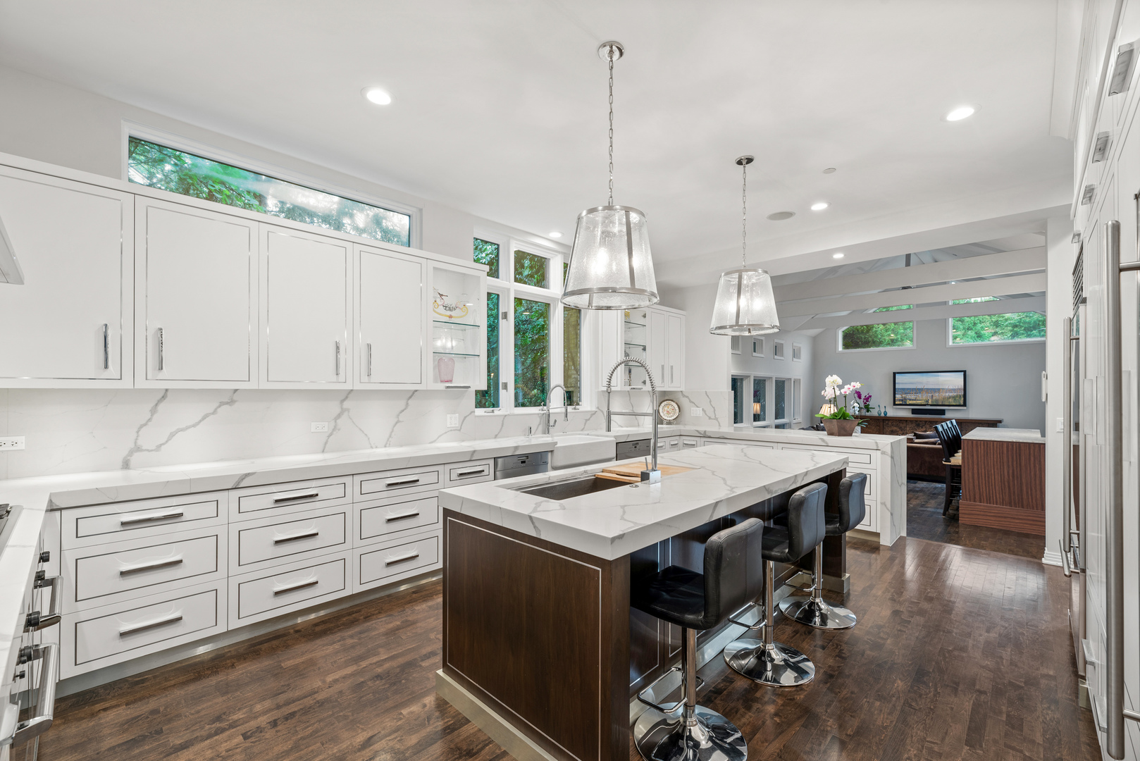 780 Bob-O-Link Road Highland Park, IL 60035 - Photo 8 of 50 a kitchen with a table chairs stove and wooden floor