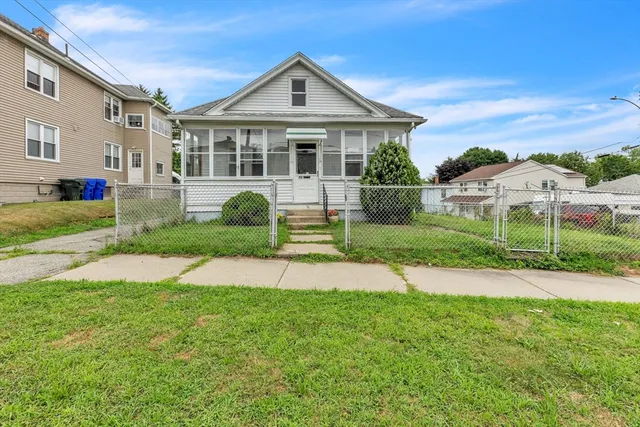 $257,400 | 96 Lyons Street, Springfield, MA 01151