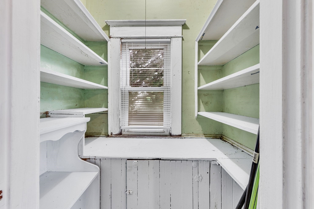 96 Lyons Street Springfield, MA 01151 - Photo 19 of 34