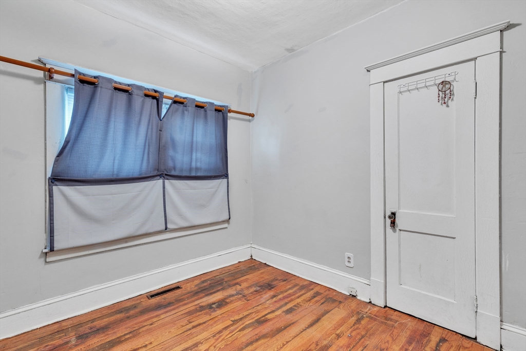 96 Lyons Street Springfield, MA 01151 - Photo 20 of 34