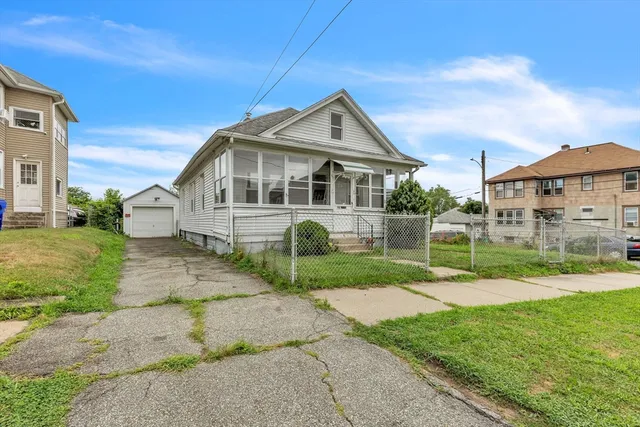 $257,400 | 96 Lyons Street, Springfield, MA 01151