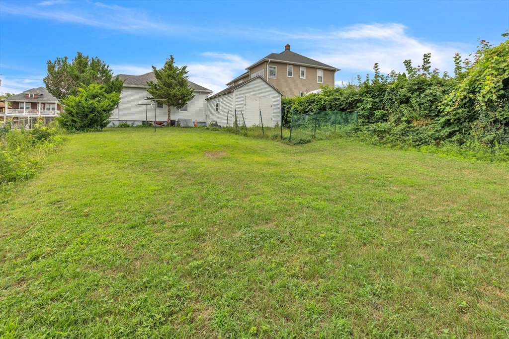 96 Lyons Street Springfield, MA 01151 - Photo 31 of 34