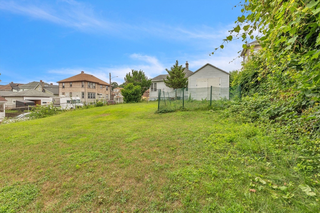 96 Lyons Street Springfield, MA 01151 - Photo 33 of 34