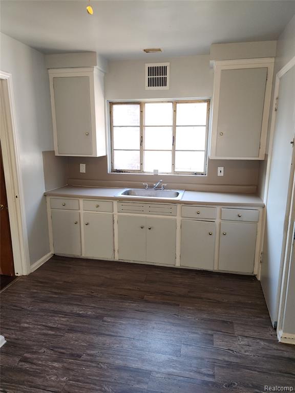 8210 Meyers Road Detroit, MI 48228 - Photo 5 of 13