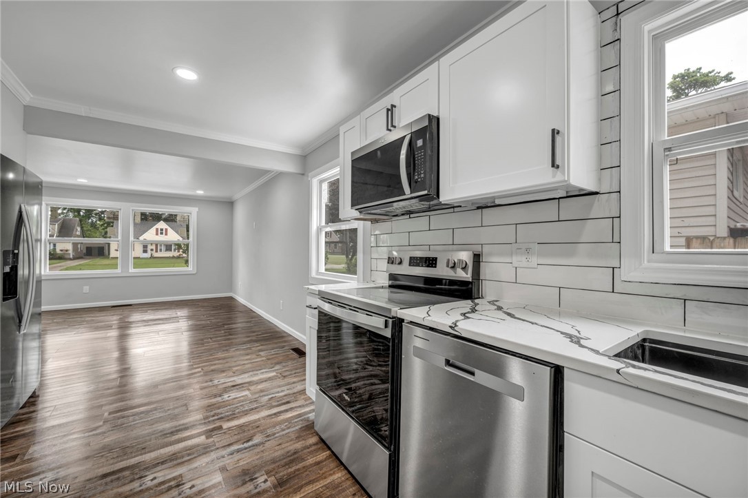 23928 Knickerbocker Road Bay Village, OH 44140 - Photo 10 of 39