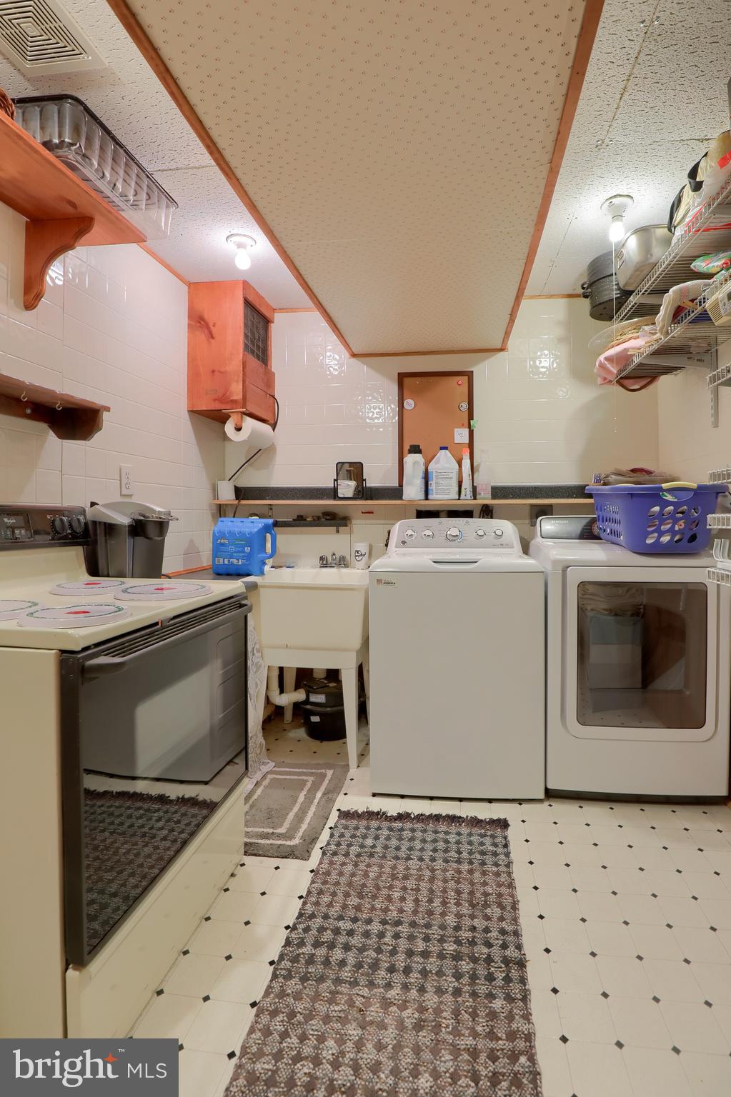135 Ridings Way Lancaster, PA 17601 - Photo 38 of 50 Laundry Room
