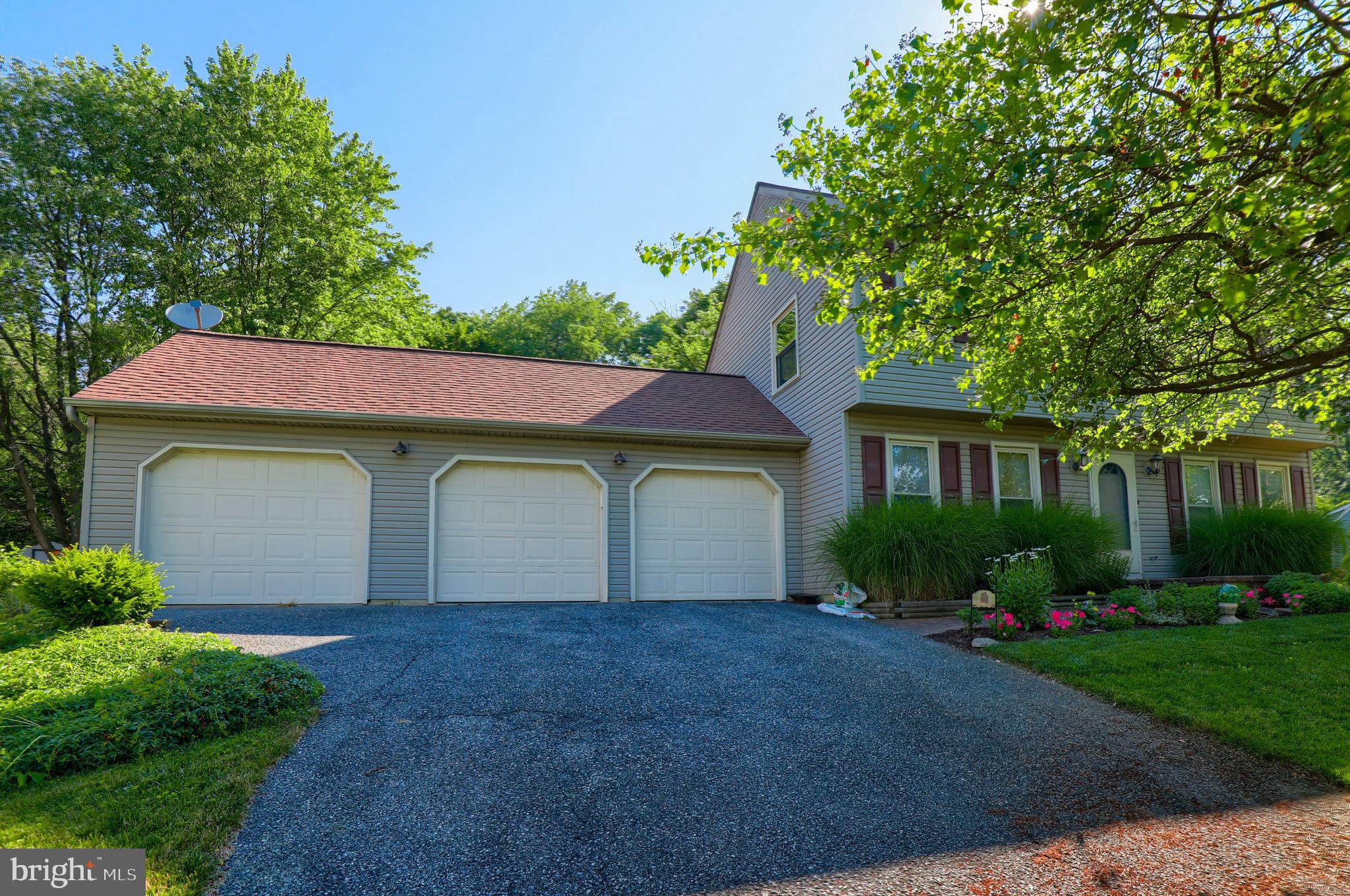 135 Ridings Way Lancaster, PA 17601 - Photo 6 of 50 3 Car Garage