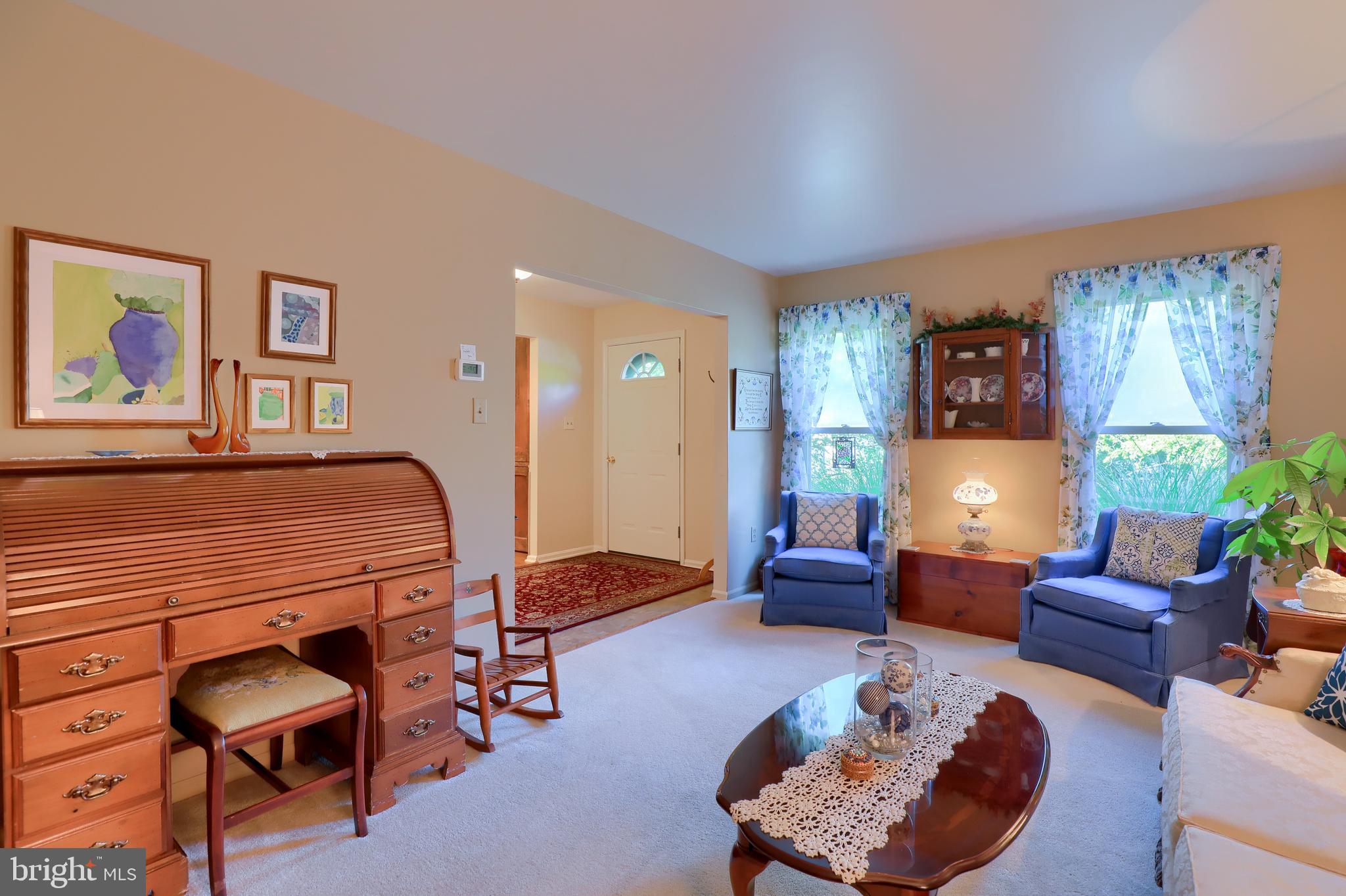 135 Ridings Way Lancaster, PA 17601 - Photo 10 of 50 Living Room