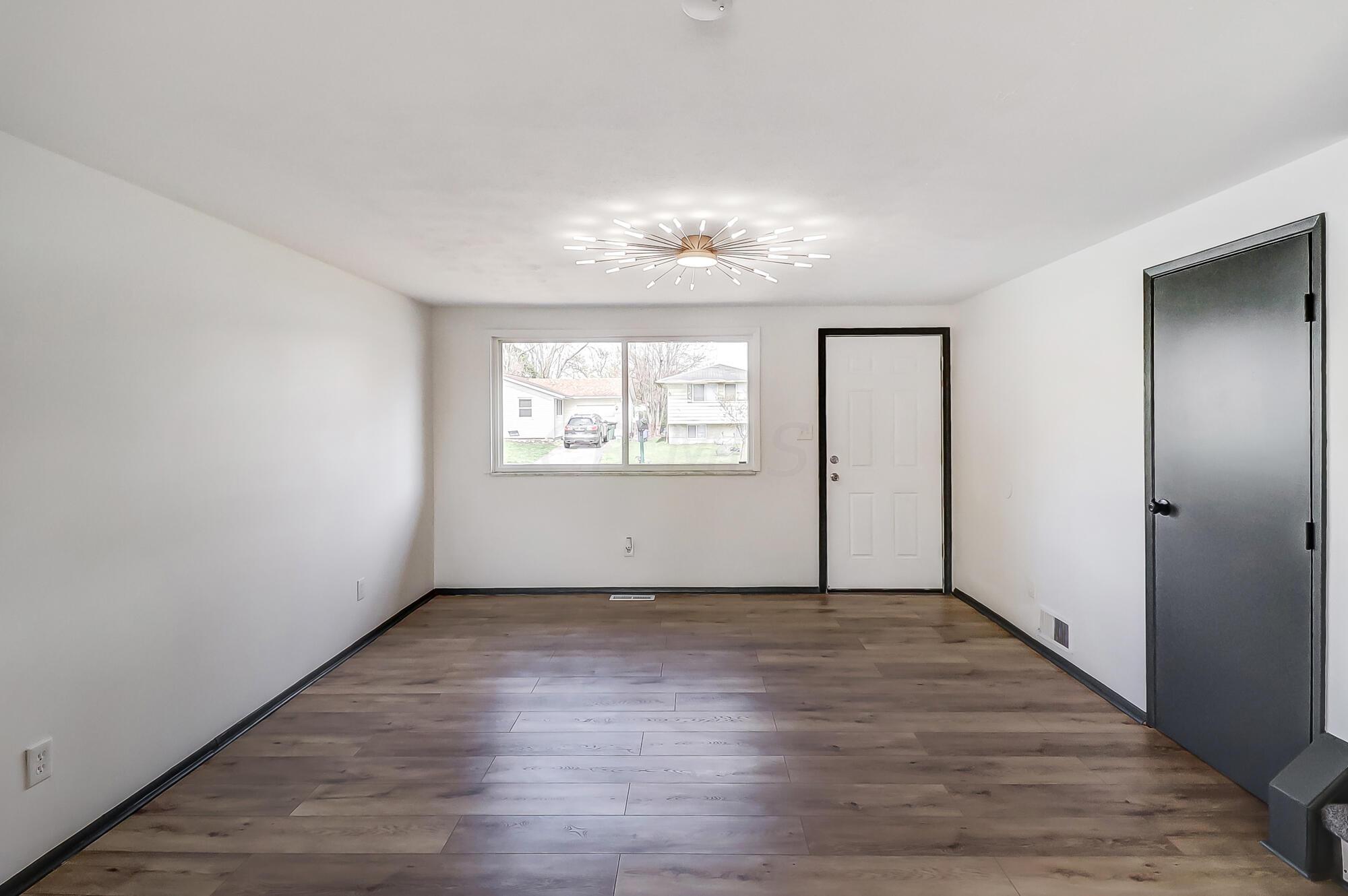 3505 Penfield Road Columbus, OH 43227 - Photo 3 of 26 004