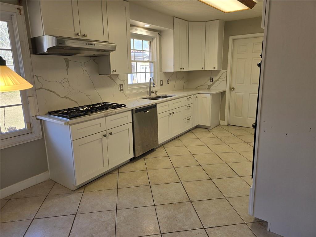3258 Old Salem Road Southeast Conyers, GA 30013 - Photo 29 of 38 a kitchen with a stove a sink and a refrigerator