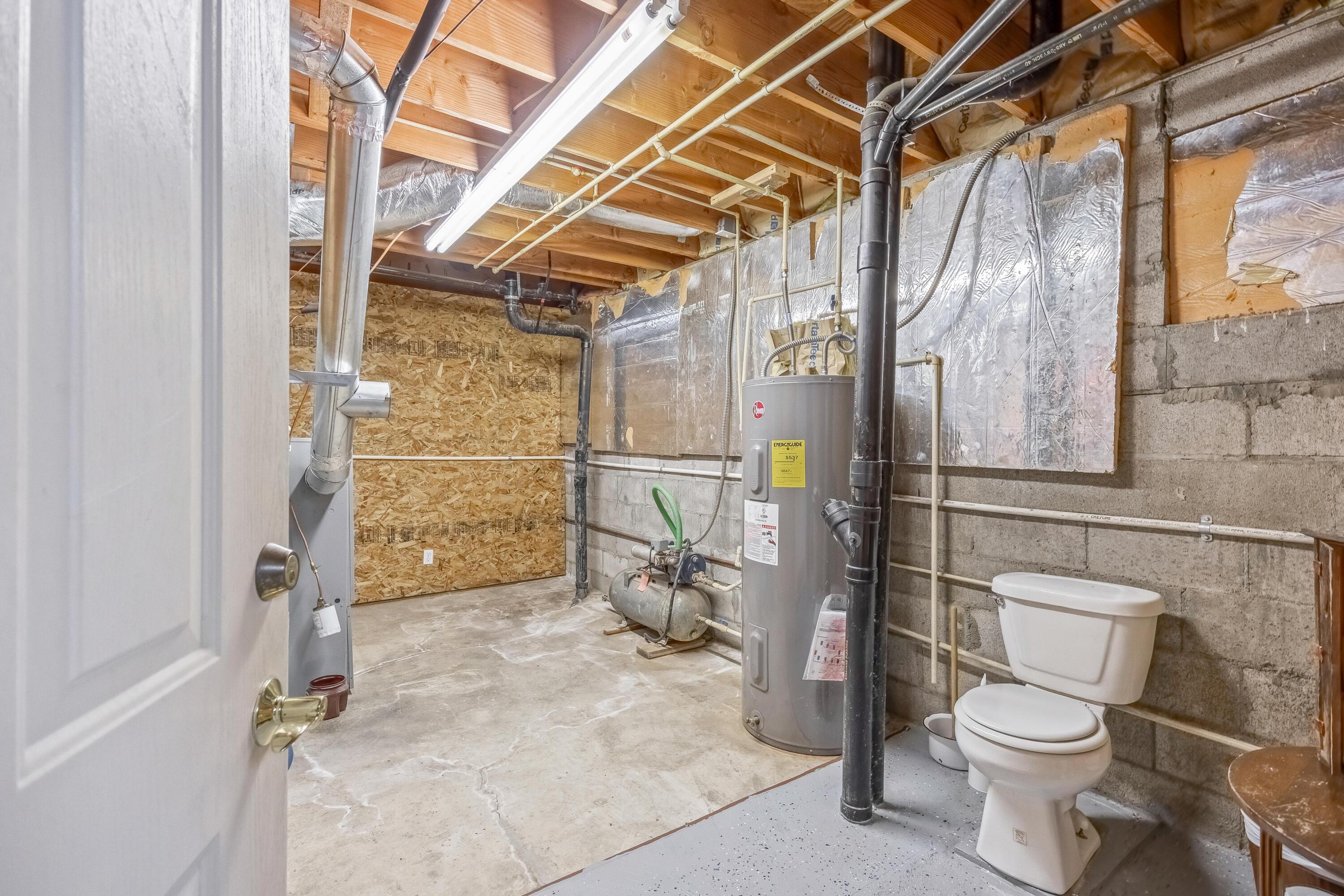 25887 Weberg Road Paulina, OR 97751 - Photo 23 of 46 a bathroom with a toilet and a shower