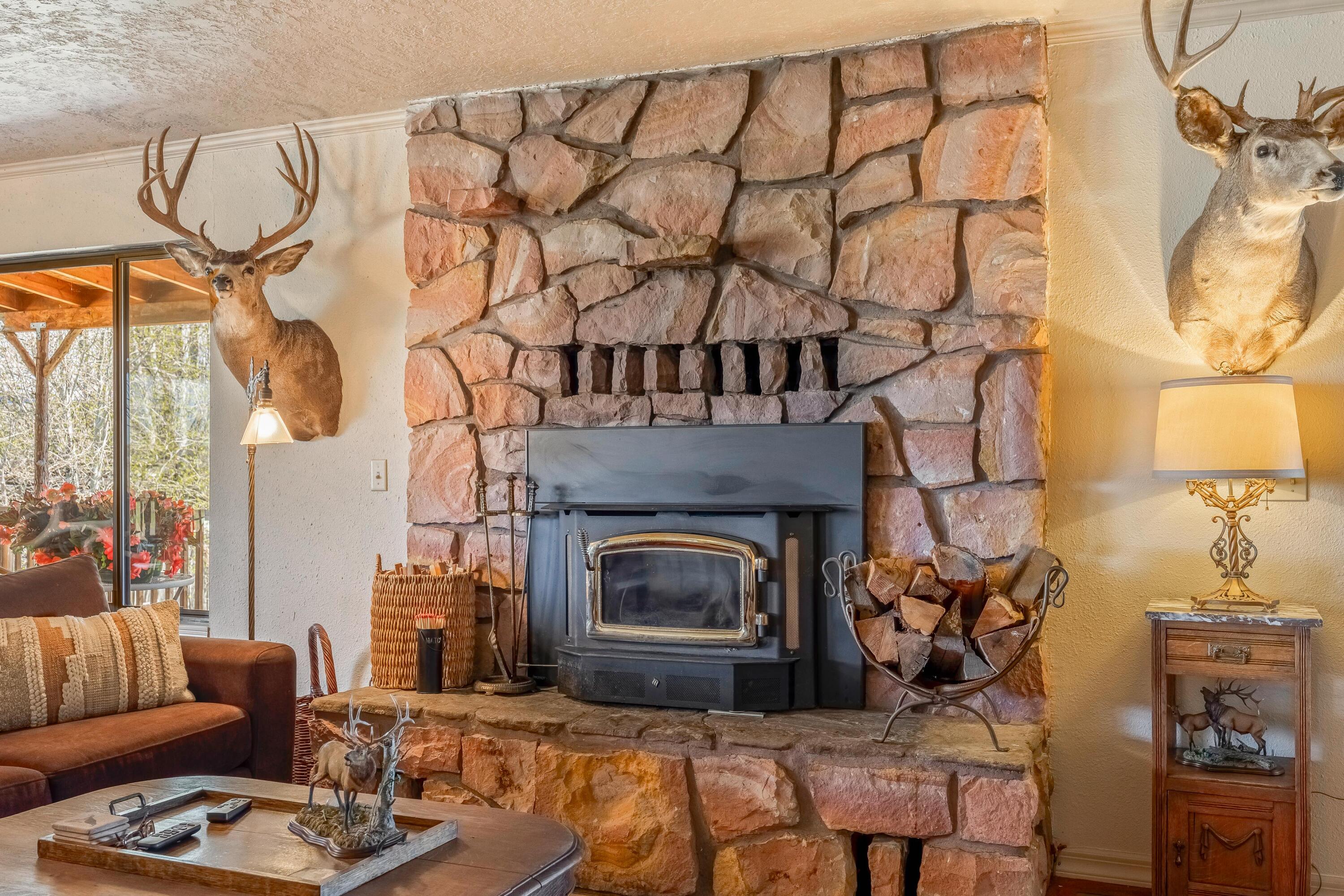25887 Weberg Road Paulina, OR 97751 - Photo 5 of 46 a living room with furniture and a fireplace
